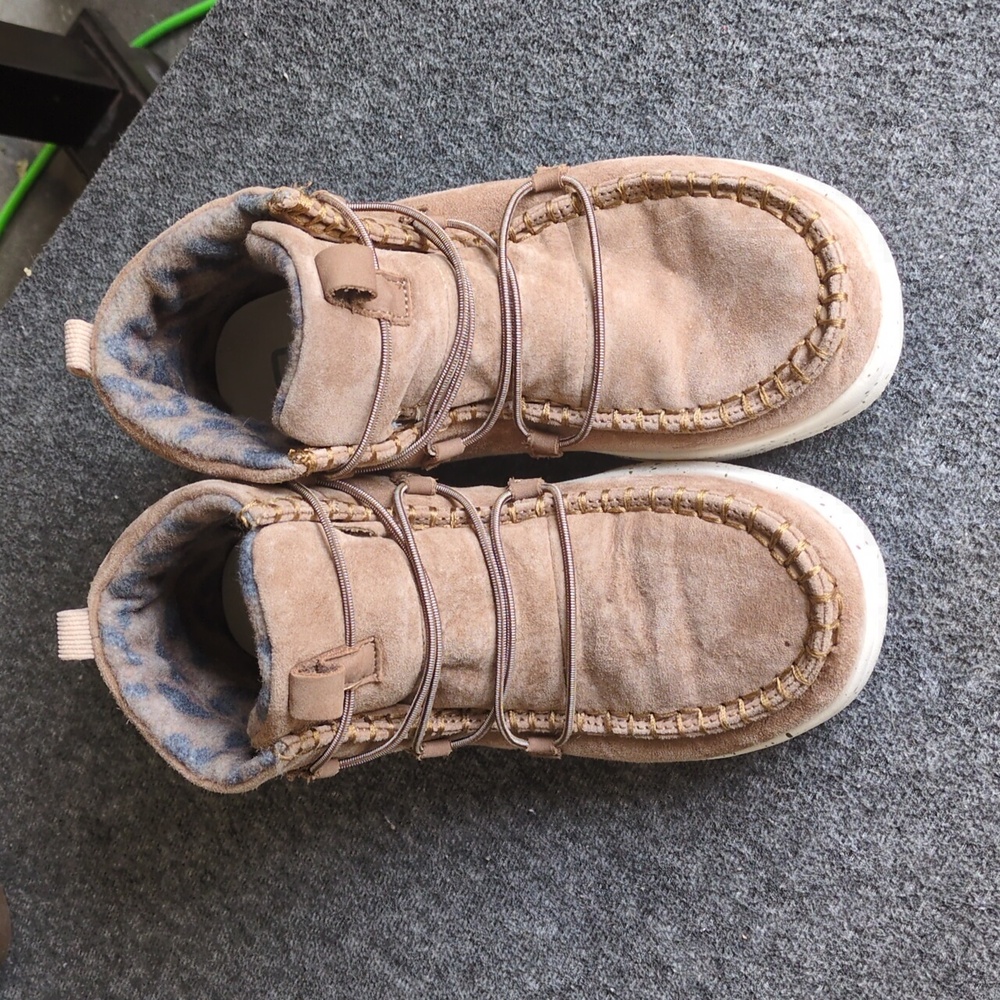 Hey Dude Women's Tan Boots Size 7 - Picture 4 of 6